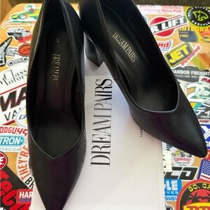 Dream Pairs Classic Black Heels Sz. 8